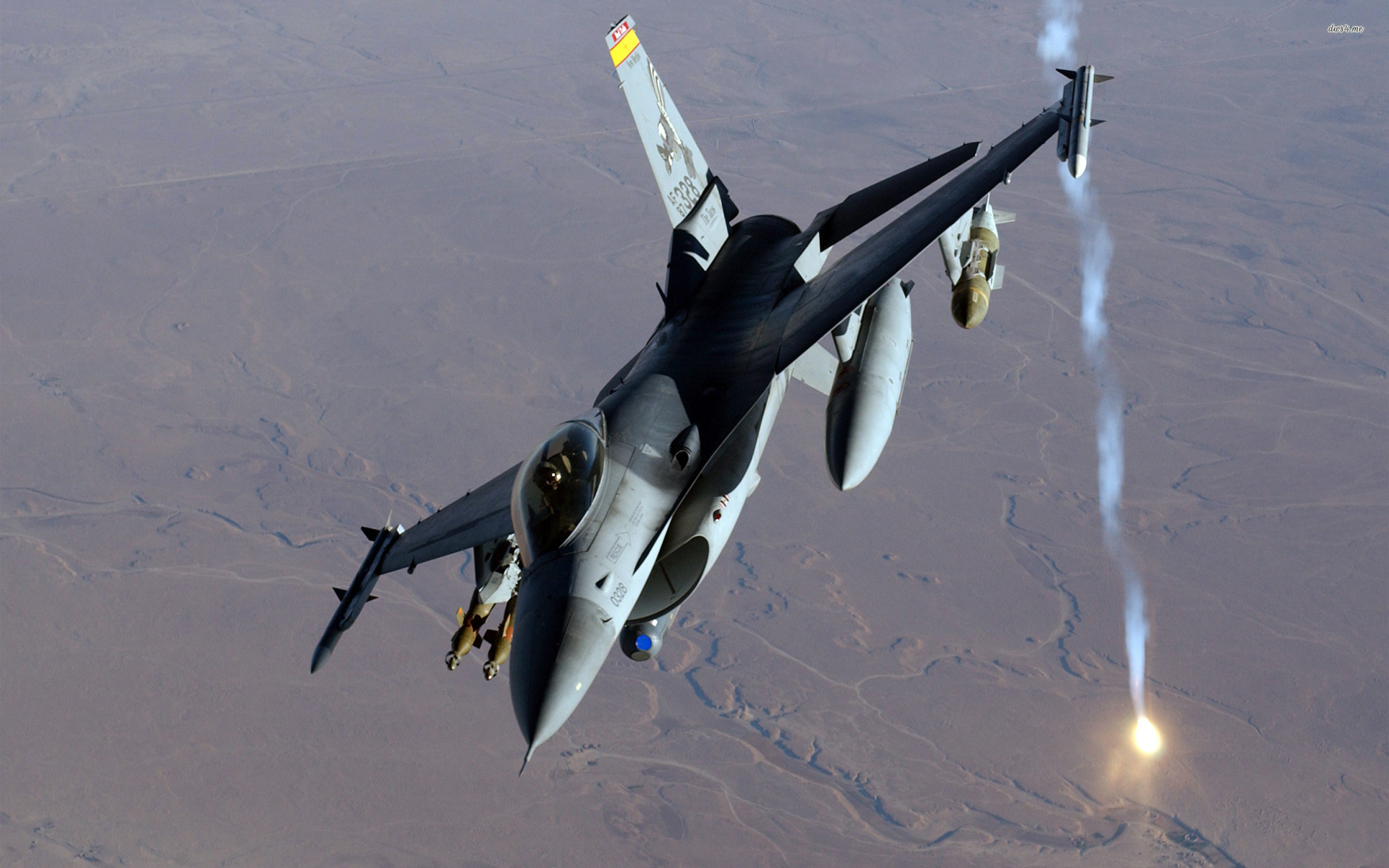Chiếc máy bay rơi mới nhất của Mỹ là một máy bay chiến đấu F-16 Fighting Falcon
