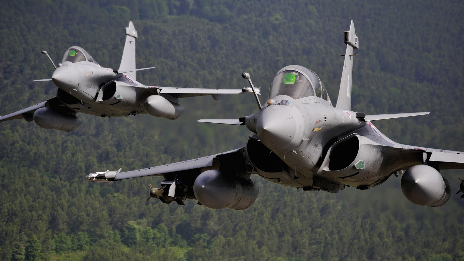 Máy bay chiến đấu Rafale của Pháp đã tham gia thực hiện một đợt không kích quy mô lớn nhằm vào IS tại Syria