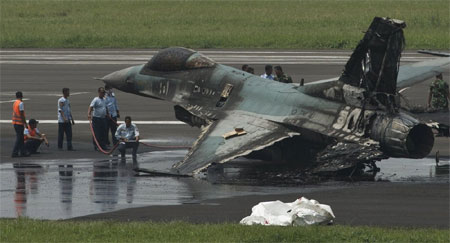 Trước đó một ngày, một máy bay F16 của Indonesia gặp phải sự cố và bốc cháy ngùn ngụt