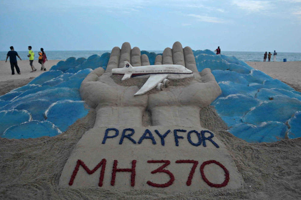 Đã có vô vàn giả thuyết khác nhau về sự mất tích đầy bí ẩn của máy bay Malaysia MH370