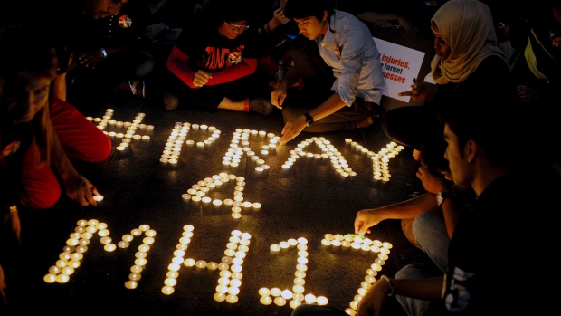 Đã gần 2 năm sau thảm kịch máy bay Malaysia MH17 rơi nhưng nhiều người vẫn đi tìm lời giải cho câu hỏi ‘Ai đã bắn hạ MH17?’