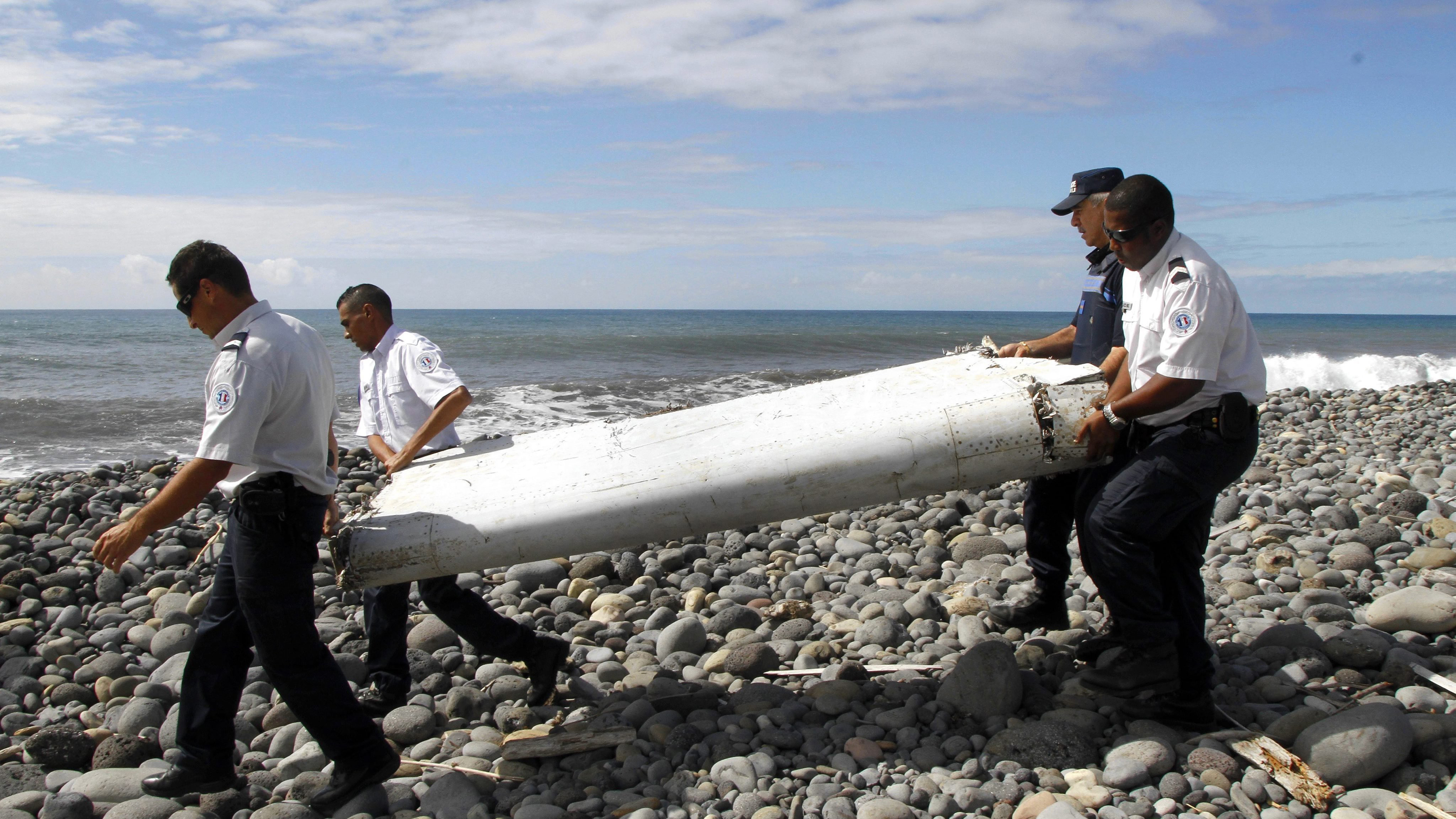 Một phần cánh của máy bay MH370 được tìm thấy tại khu vực đảo Reunion, Pháp 
