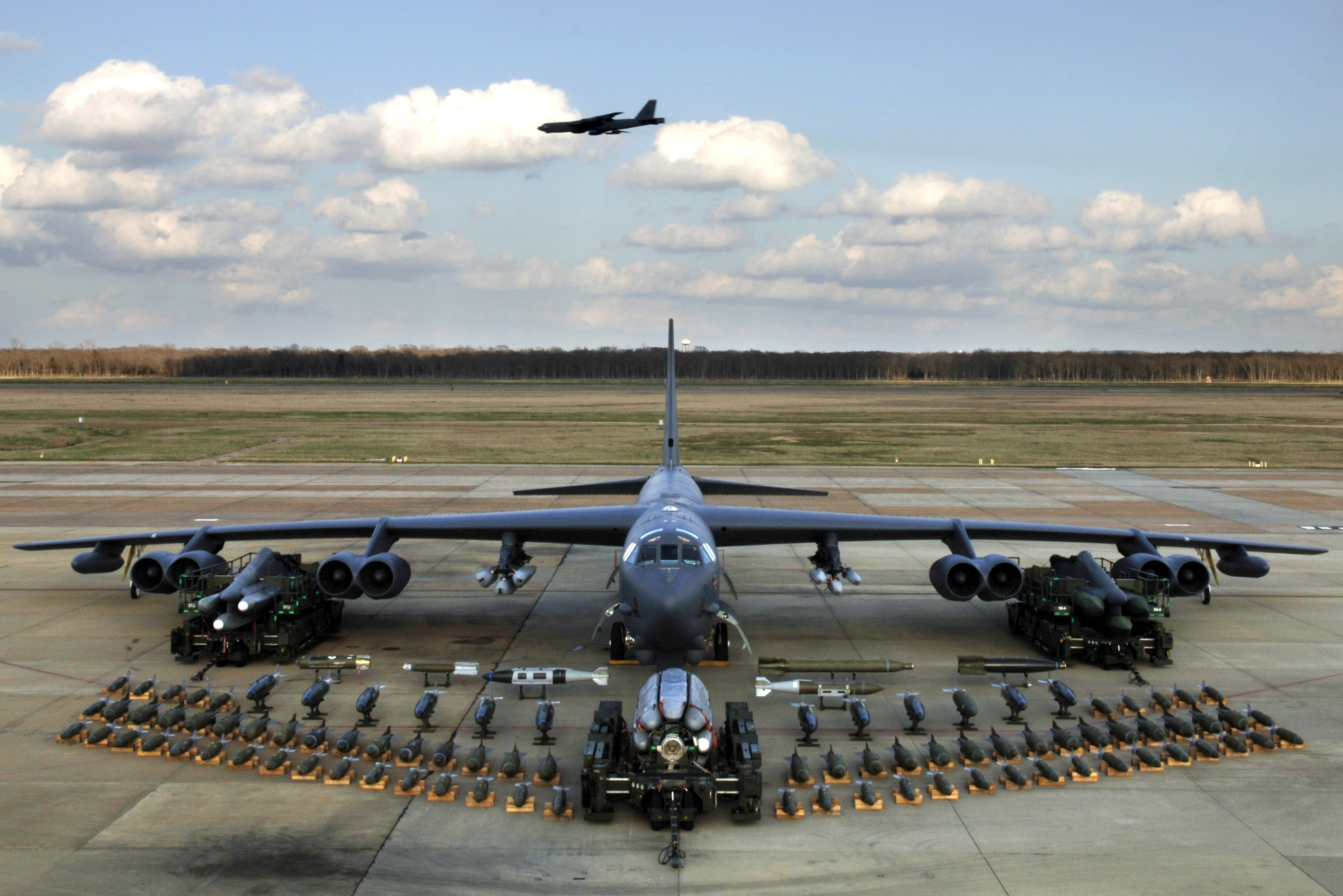 Máy bay ném bom B-52 là một trong những dòng máy bay huyền thoại của Mỹ
