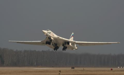 Nga tham vọng 'tàng hình hóa' máy bay ném bom Tu-160 để sánh ngang với Mỹ