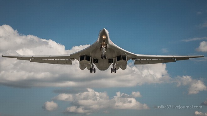 Máy bay ném bom Tu-160 - Thiên Nga trắng, chiến đấu cơ lớn nhất thế giới của Nga