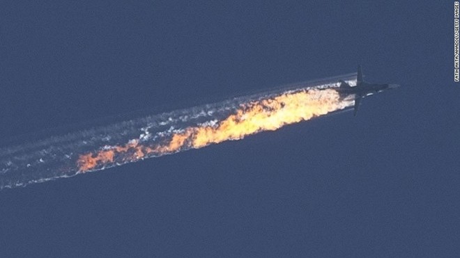Hình ảnh chiếc máy bay Nga bị bắn hạ bốc cháy ngay trên bầu trời