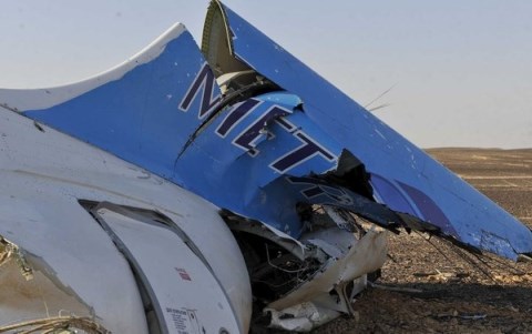 Mảnh vỡ máy bay Nga rơi tại Ai Cập. Ảnh Reuters