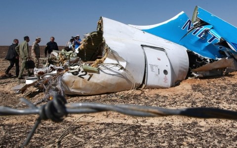 Hiện trường vụ máy bay Nga rơi tại Ai Cập. Ảnh RIA