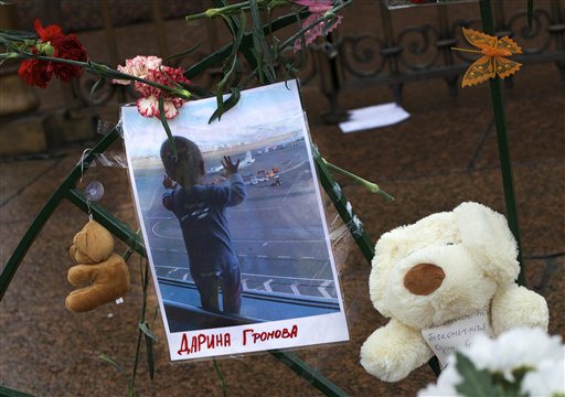 Hình ảnh của cô bé Darina Gromova (10 tháng tuổi) đã trở thành biểu tượng của thảm kịch máy bay Nga rơi