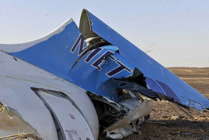 Phần còn lại của chiếc máy bay Nga rơi tại hiện trường vụ tai nạn ở bán đảo Sinai, Ai Cập
