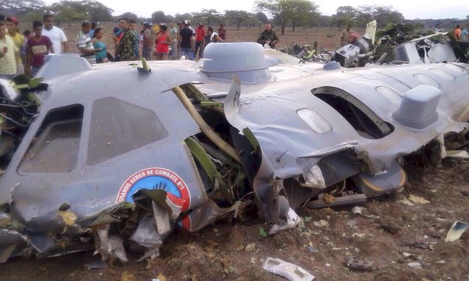 Hiện trường vụ máy bay quân sự rơi làm 11 người thiệt mạng ở Colombia