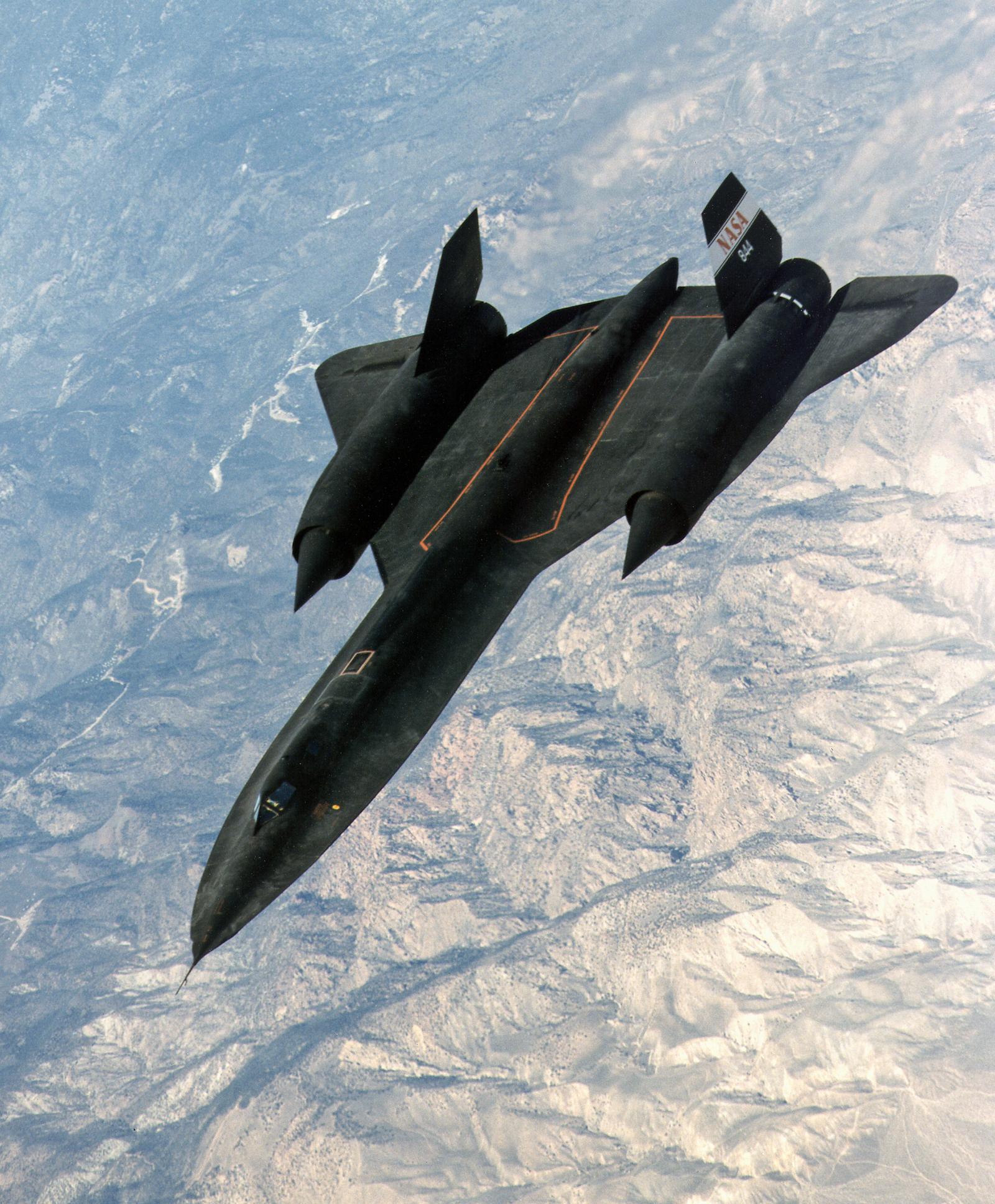 Ngoài Không quân Mỹ, máy bay quân sự SR-71 cũng được NASA sử dụng