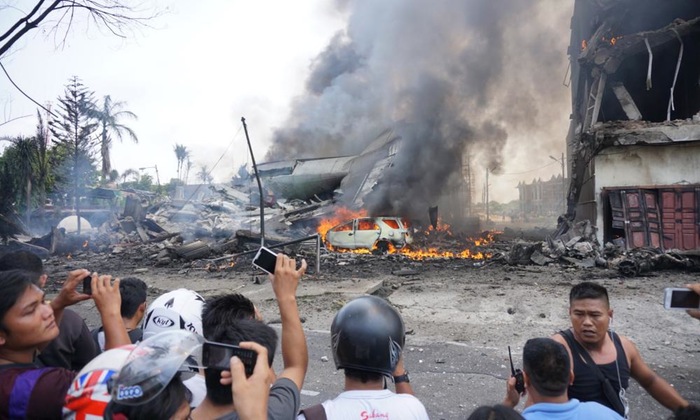 Hiện trường nơi máy bay Indonesia rơi