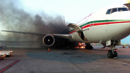 Hành khách tháo chạy khỏi chiếc máy bay bị cháy ở Israel