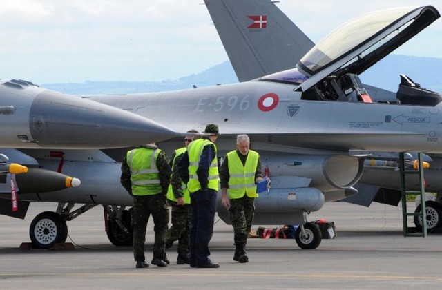Một máy bay F16 của Đan Mạch vừa gặp nạn trong quá trình diễn tập nhưng phi công may mắn thoát chết