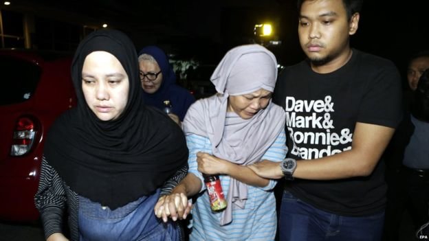 Thân nhân hành khách vụ máy bay rơi ở Indonesia chờ đợi tin người thân trong vô vọng