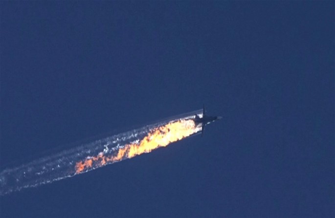 Máy bay Su-24 của Nga bốc cháy rồi rơi xuống