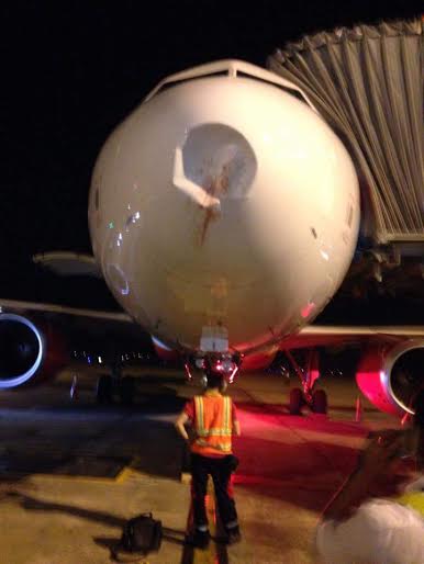 Chiếc máy bay của hãng Hàng không Vietjet bị móp đầu