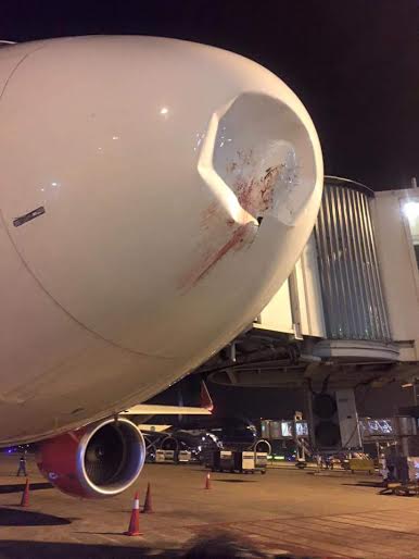 Chiếc máy bay của hãng Hàng không Vietjet bị móp đầu
