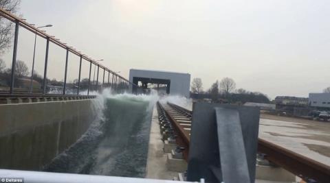 Hà Lan chế tạo thành công máy tạo sóng lớn nhất thế giới để chống lũ