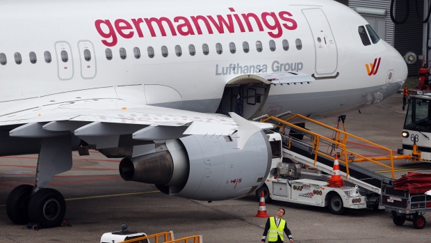 Chiếc Airbus A320 của hãng Germanwings được kiểm tra kỹ thuật tại sân bay 