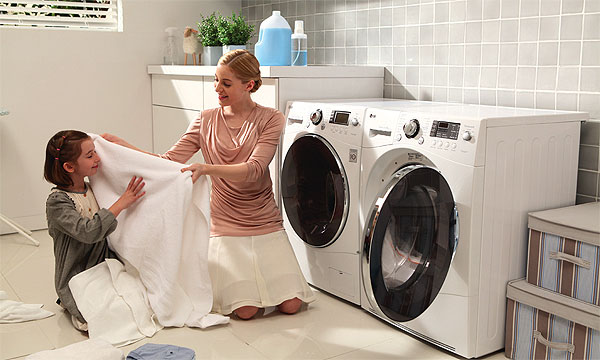 Mua máy giặt loại tốt và phù hợp cho cả nhà kết hợp với việc sử dụng có hiệu quả sẽ giúp các mẹ, các chị đỡ vất vả hơn