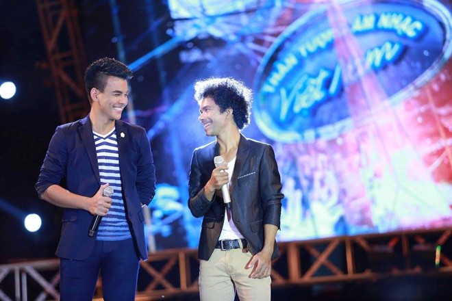 Mc mới của Vietnam Idol bị chê tơi tả