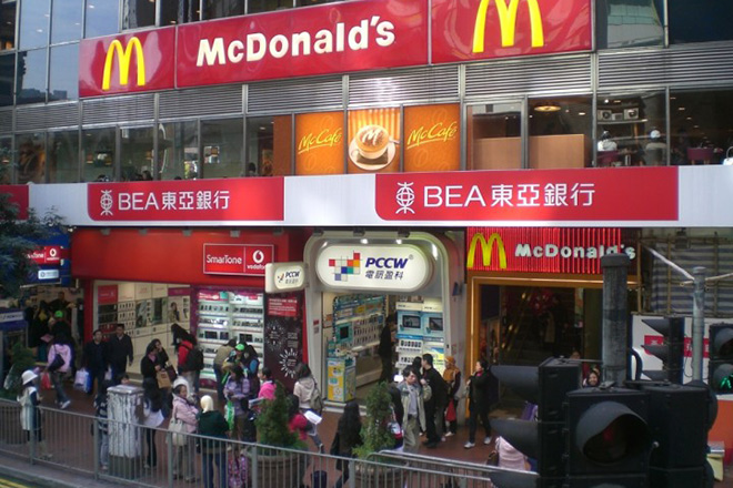 Doanh số bán hàng của McDonalds bị sụt giảm vì thực phẩm bẩn trung quốc 