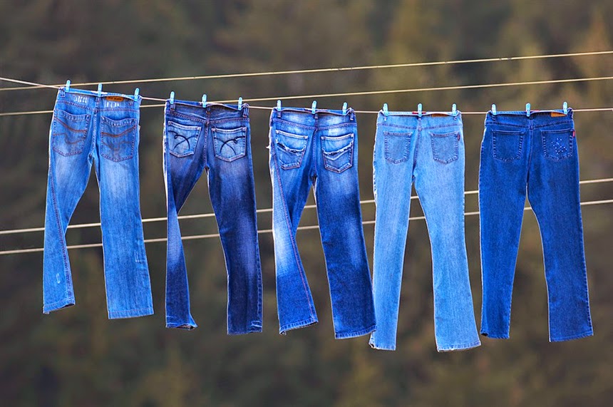 Sau khi giặt hãy để quần jean khô tự nhiên nhằm đảm bảo màu sắc của quần