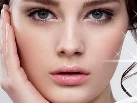 Những màu son nhẹ nhàng phù hợp với trang điểm dạo phố hoặc trang điểm công sở 