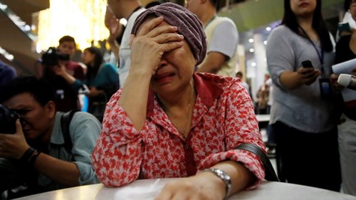 Người nhà nạn nhân vụ MH17 đang ngóng chờ thi thể người thân