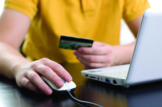 Khách hàng cần hết sức lưu ý khi mua sắm online để tránh bị lừa mua phải hàng giả, hàng kém chất lượng