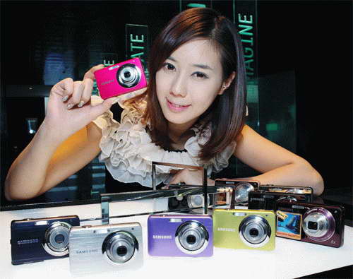 Hàng loạt thương hiệu lớn tung các mẫu sản phẩm phục vụ nhu cầu mua máy ảnh giá rẻ