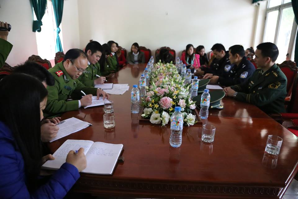 Lực lượng chức năng Việt Nam tiếp nhận 8 cô gái trẻ bị bán sang Trung Quốc làm vợ