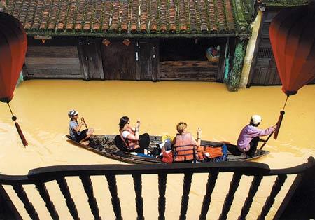 Hà Nội bị ngập lụt thành cơ hội trong nhiều lĩnh vực du lịch, khí tượng, thủy văn. Ảnh minh họa
