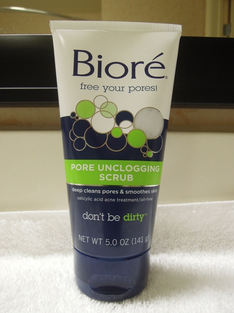 Sản phẩm trị mụn của Biore giúp làm sạch sâu và se khít lỗ chân lông hiệu quả