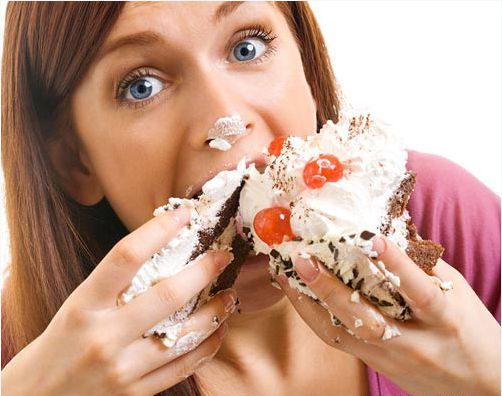 Sai lầm thường gặp trong ăn uống thứ hai dành cho bà bầu chính là ăn quá nhiều