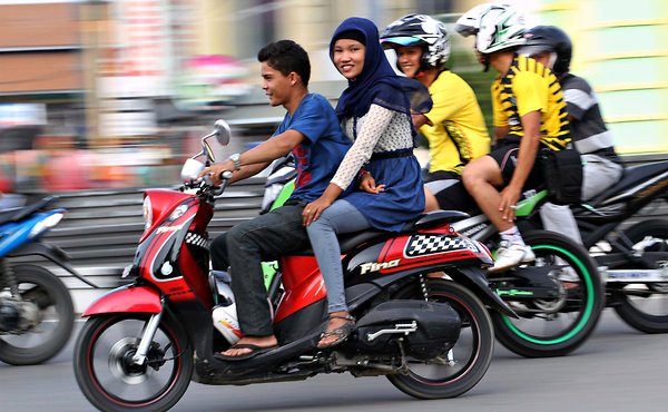 Chính phủ một quận phía tây Indonesia đã ban lệnh cấm nam nữ độc thân không được đi xe chung