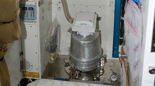 Tin khoa học cho biết, đây là một máy xử lý chất thải trên Trạm vũ trụ Quốc tế (ISS). Ảnh: Reuters