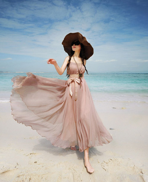 Chỉ cần biết cách kết hợp, bạn gái sẽ thật quyến rũ với váy maxi đi biển hoặc váy maxi dạ hội