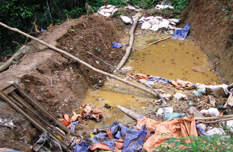 Hiện trường nơi xảy ra vụ ngạt khí độc tập thể tại bãi đào vàng ở bản Kịt, xã Lũng Cao, huyện Bá Thước, Thanh Hóa