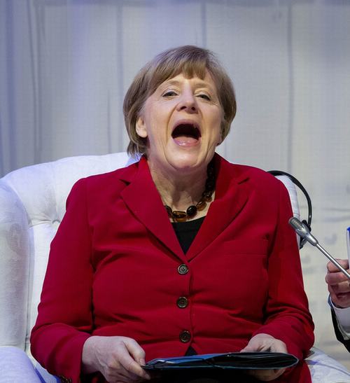Ngã ngửa trước trò đùa về việc thủ tướng Đức mang thai ở tuổi 54