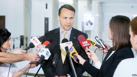 Chủ tịch Hạ viện Ba Lan Radek Sikorski sau khi tuyên bố từ chức sau vụ bê bối nghe lén