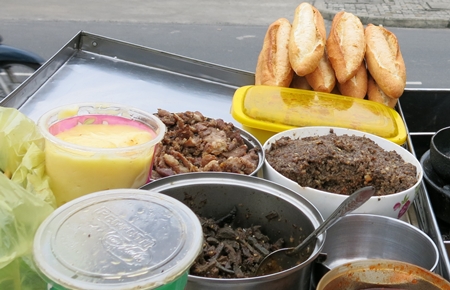 Kiểm tra nhiều lò bánh mì Lâm Đồng sau vụ ngộ độc cùng thịt nguội