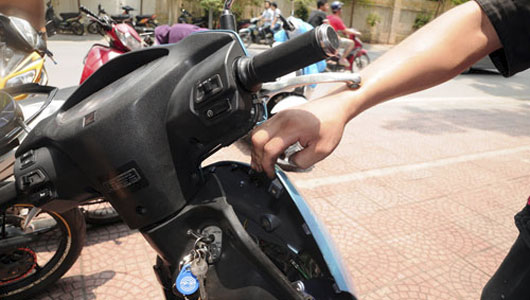 'Săn t&igrave;nh' qua radio, g&atilde; trai lừa h&agrave;ng loạt thiếu nữ