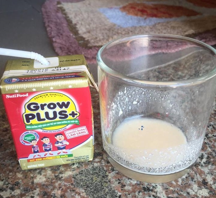 Sữa Grow plus+ của Nutifood lại bị tố ‘biến chất’ dễ khiến trẻ nhỏ tiêu chảy