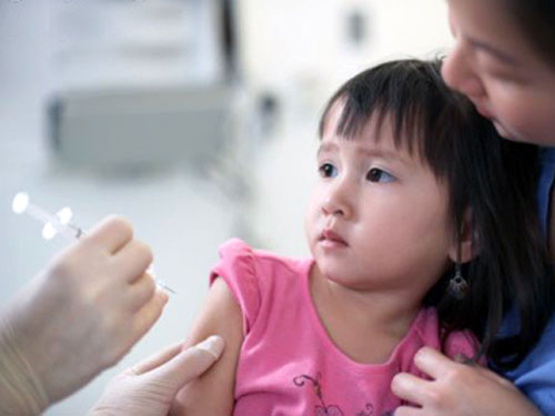 Bộ Y tế khuyến cáo không nên tự tiêm vắc xin ‘xách tay’