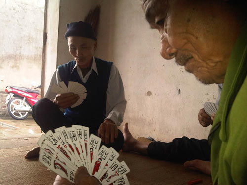 Ng&agrave;y Tết: &lsquo;Mở b&aacute;t&rsquo; lấn &aacute;t Tổ t&ocirc;m