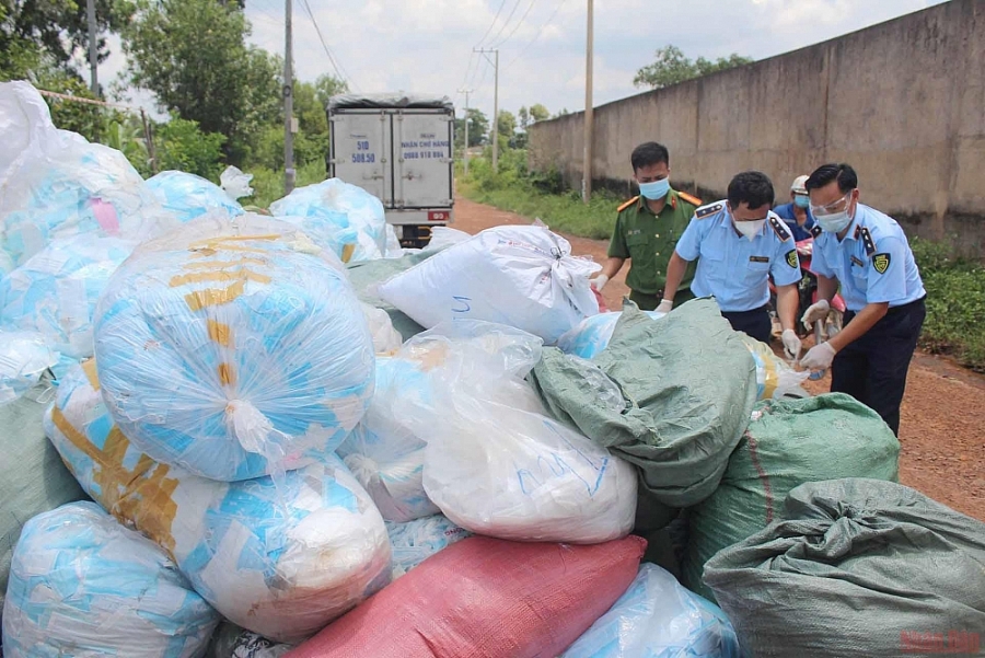 Đồng Nai: Thu giữ hơn 1 tấn khẩu trang tái chế chuẩn bị tiêu thụ