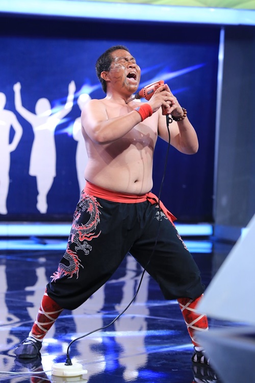 Tiết mục r&ugrave;ng rợn của v&otilde; sư Ho&agrave;ng Ph&uacute;c 